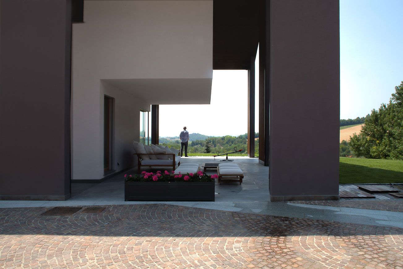 A Stunning Contemporary Home with Natural Wood Frames in Area Novara, Italy by Diego Bortolato (3)