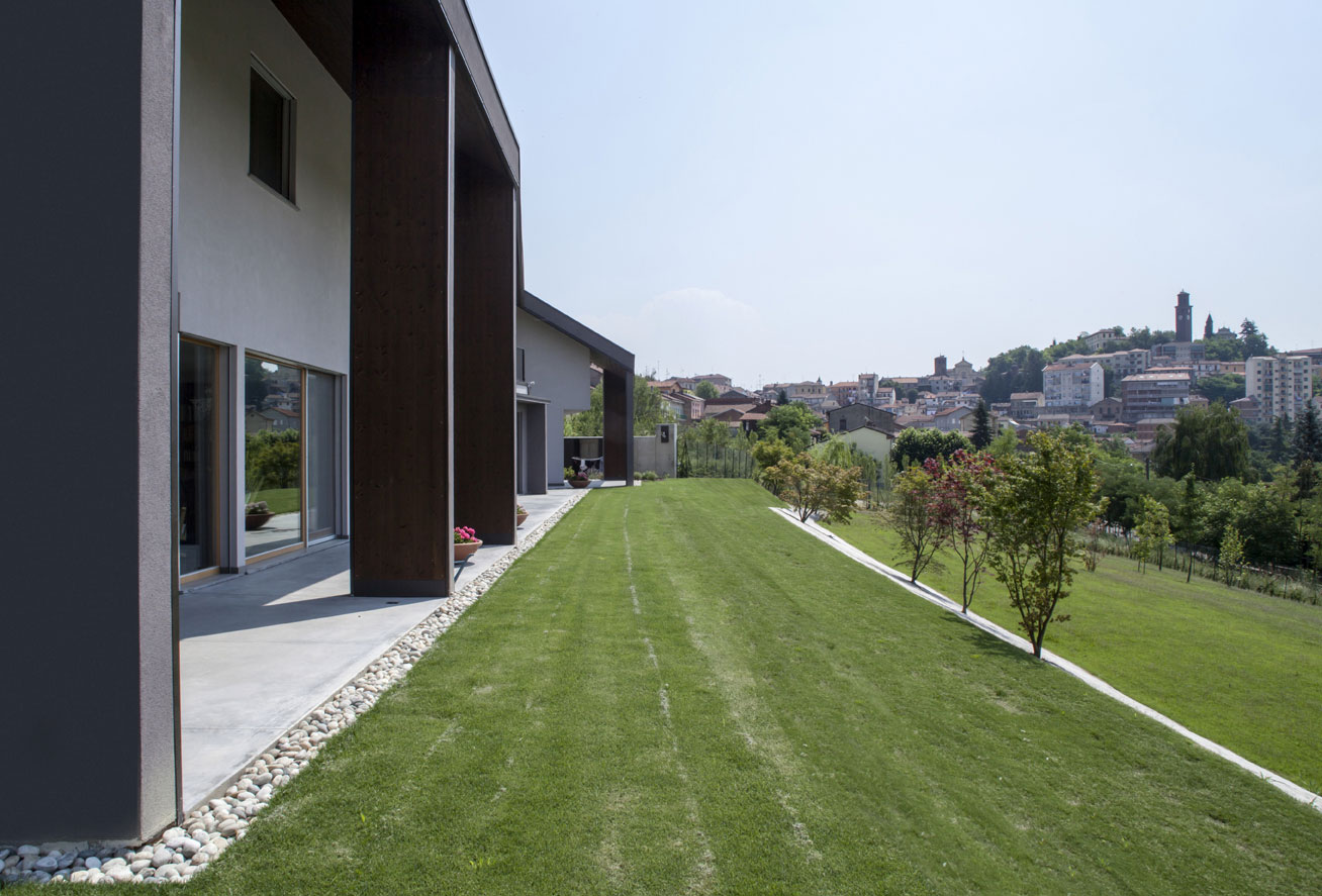 A Stunning Contemporary Home with Natural Wood Frames in Area Novara, Italy by Diego Bortolato (4)