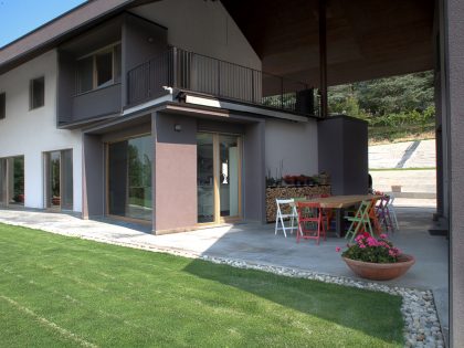 A Stunning Contemporary Home with Natural Wood Frames in Area Novara, Italy by Diego Bortolato (5)