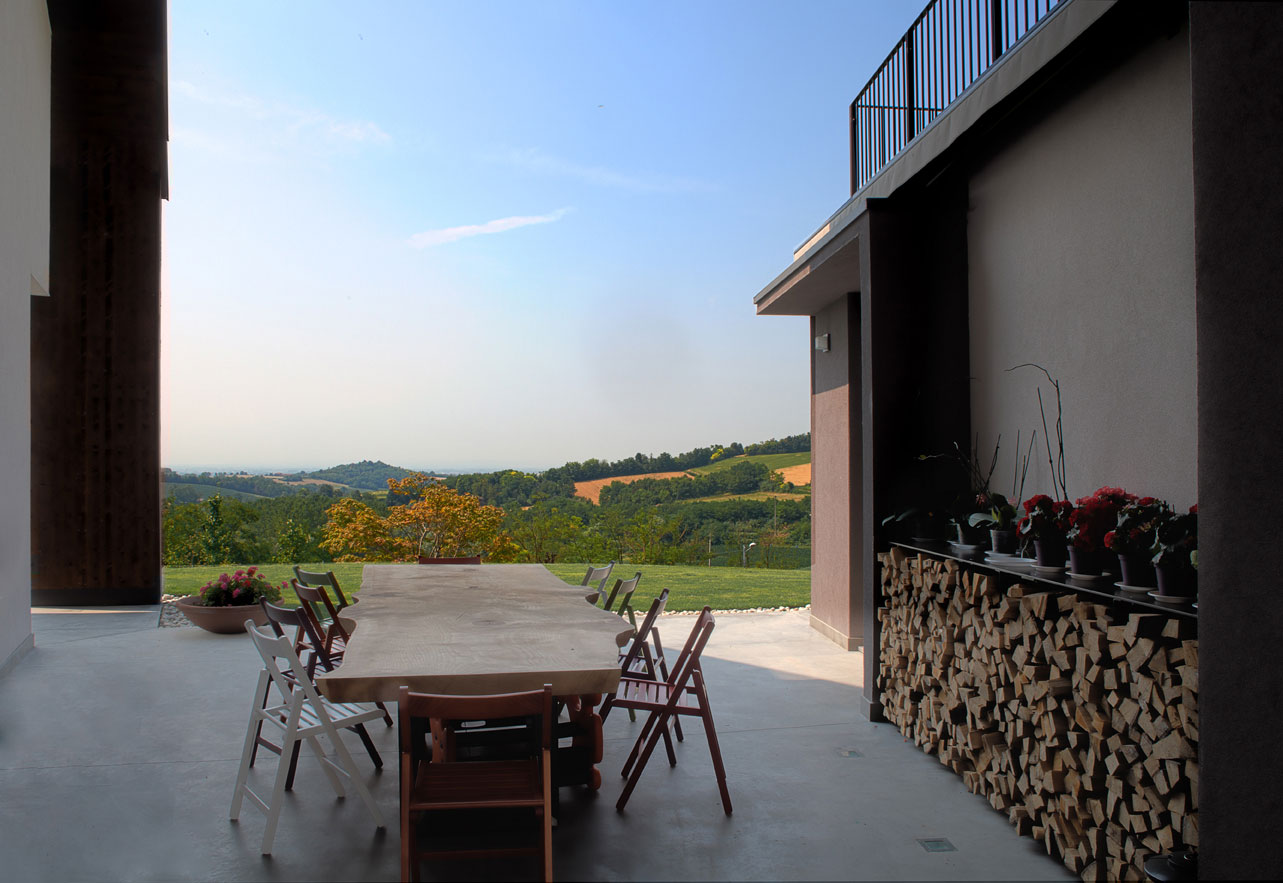 A Stunning Contemporary Home with Natural Wood Frames in Area Novara, Italy by Diego Bortolato (6)