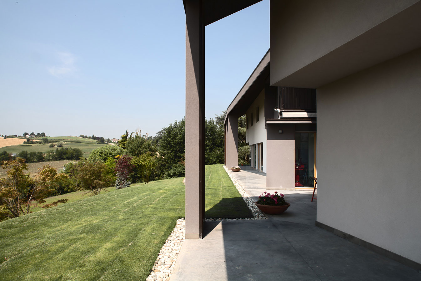A Stunning Contemporary Home with Natural Wood Frames in Area Novara, Italy by Diego Bortolato (7)