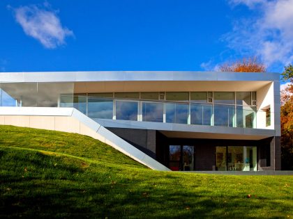 A Stunning Contemporary Home with Spacious and Dynamic Interiors in Aarhus