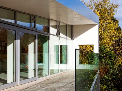 A Stunning Contemporary Home with Spacious and Dynamic Interiors in Aarhus by Friis & Moltke (2)