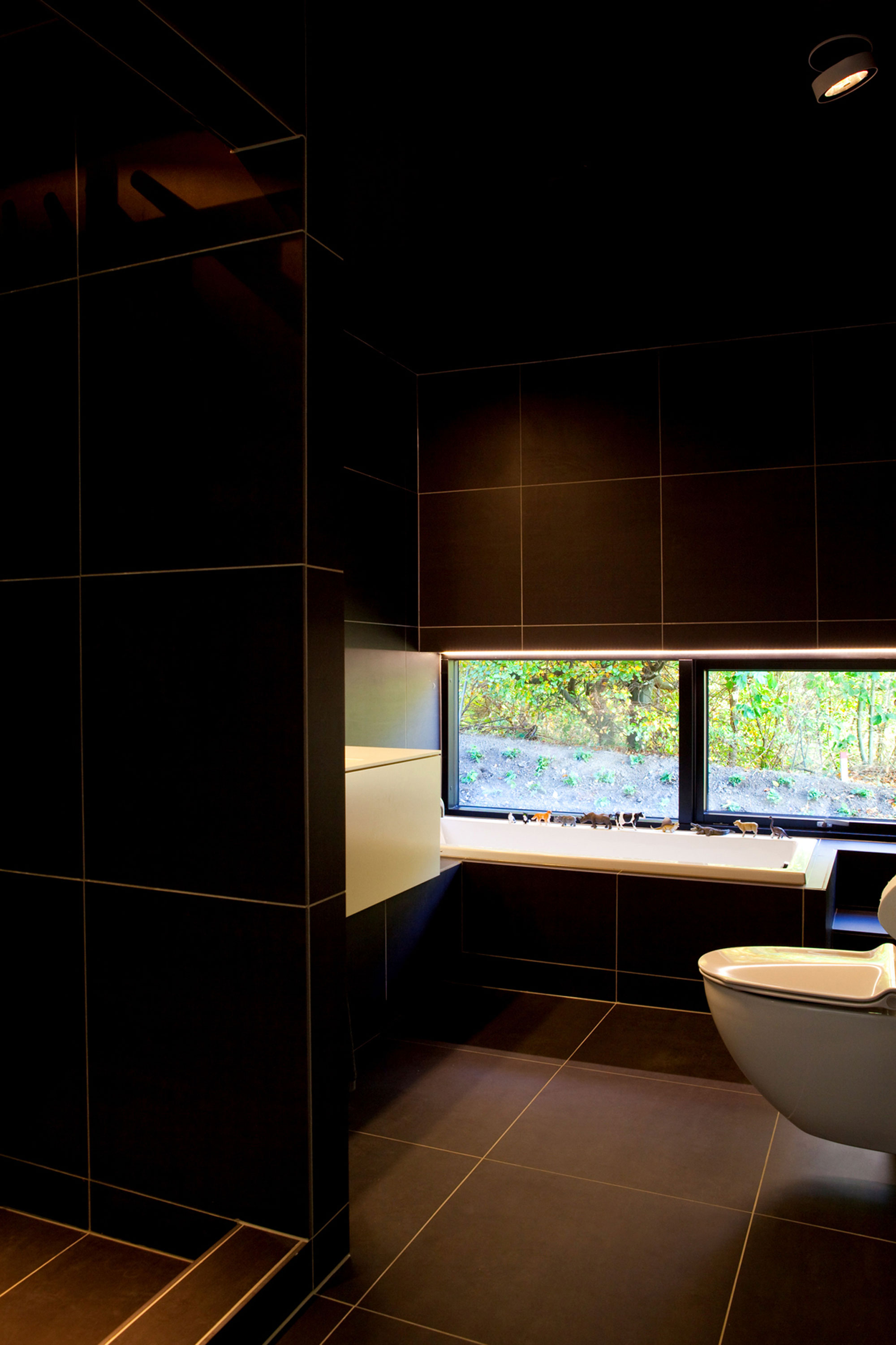 A Stunning Contemporary Home with Spacious and Dynamic Interiors in Aarhus by Friis & Moltke (7)