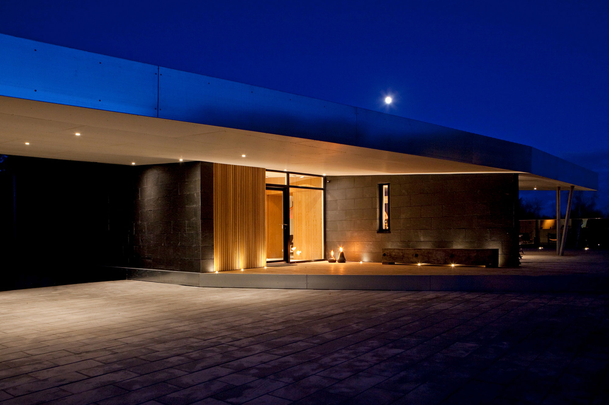 A Stunning Contemporary Home with Spacious and Dynamic Interiors in Aarhus by Friis & Moltke (9)