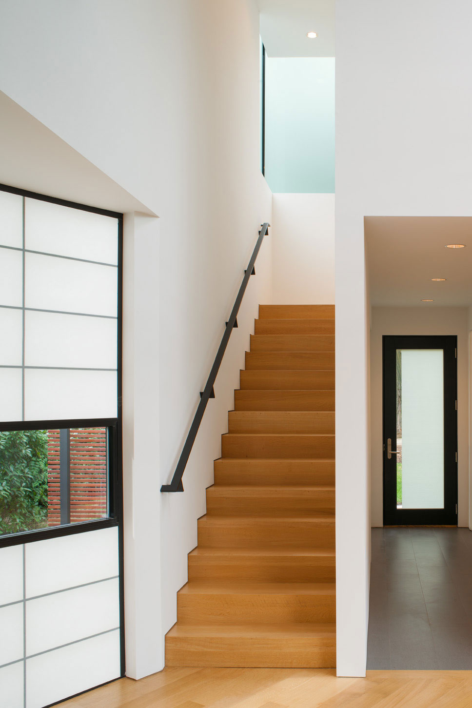 A Stunning Contemporary Home with Stylish Industrial Interiors in Alexandria by Robert M. Gurney Architect (7)