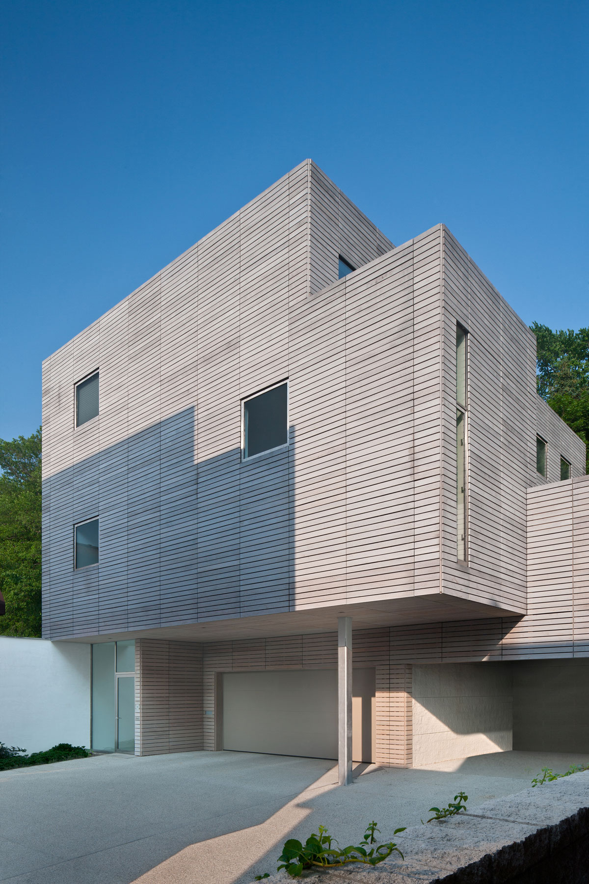 A Stunning Contemporary Townhouse with Exquisite and Elegant Interiors in Cleveland, Ohio by Bucchieri Architects (3)