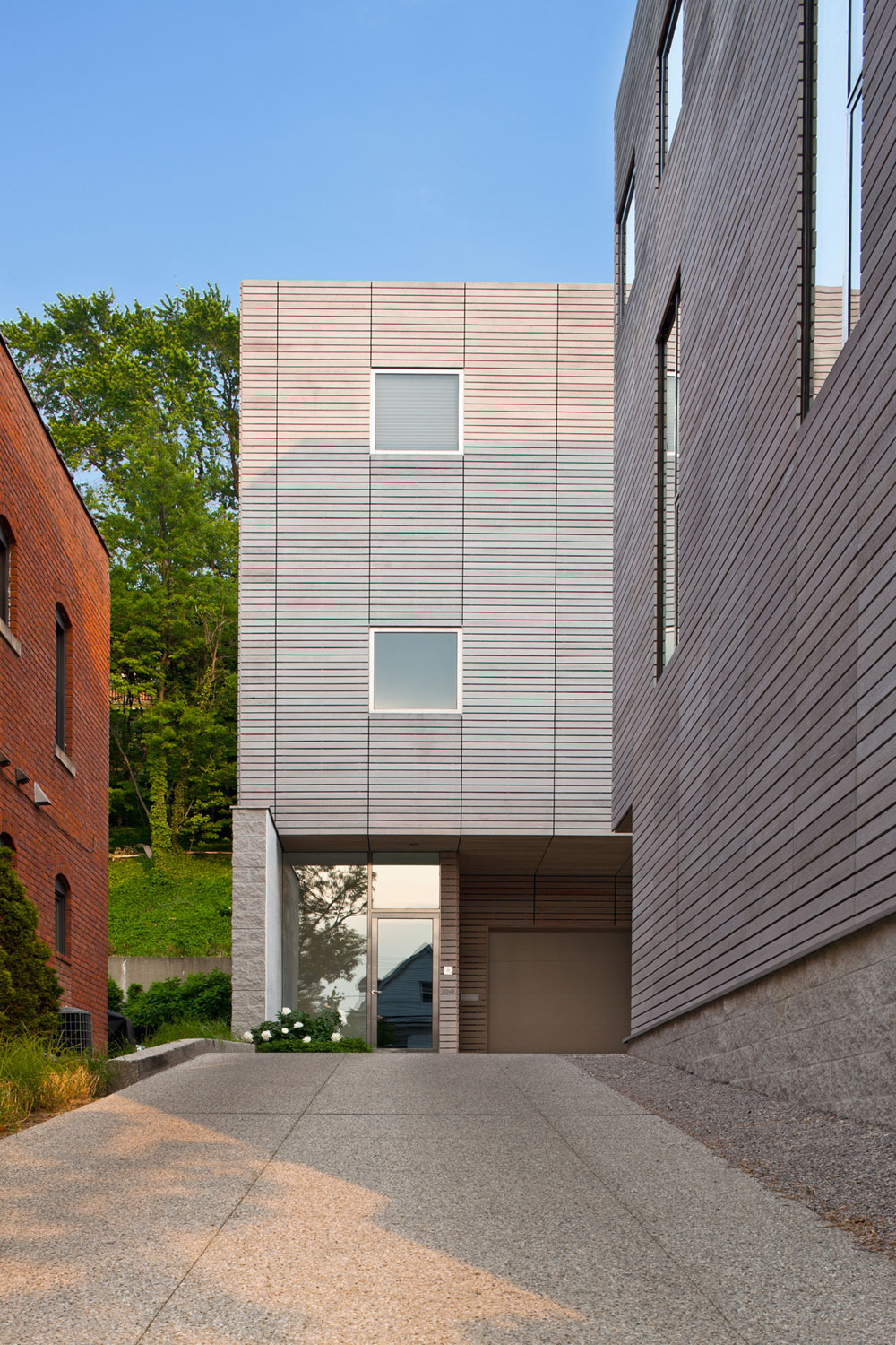 A Stunning Contemporary Townhouse with Exquisite and Elegant Interiors in Cleveland, Ohio by Bucchieri Architects (4)