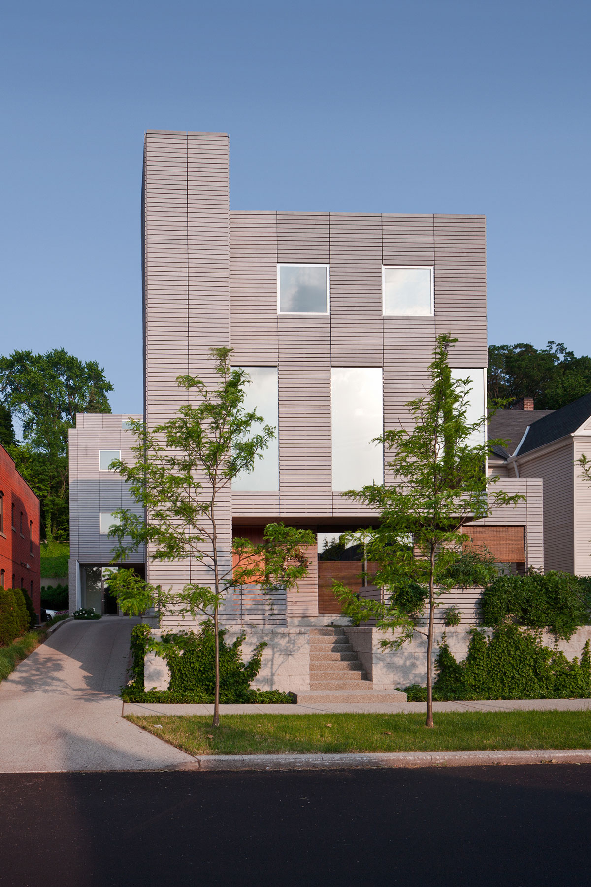 A Stunning Contemporary Townhouse with Exquisite and Elegant Interiors in Cleveland, Ohio by Bucchieri Architects (5)