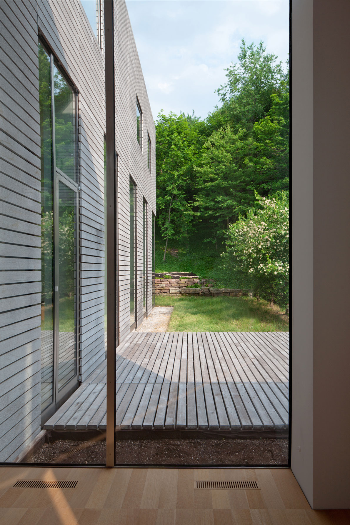 A Stunning Contemporary Townhouse with Exquisite and Elegant Interiors in Cleveland, Ohio by Bucchieri Architects (6)