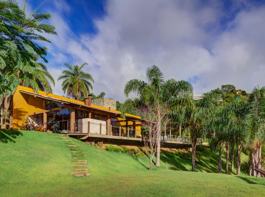 A Stunning Country Contemporary Home with Elegant Interior Atmosphere in São Sebastião by Ana Cristina Faria & Maria Flávia Melo (1)