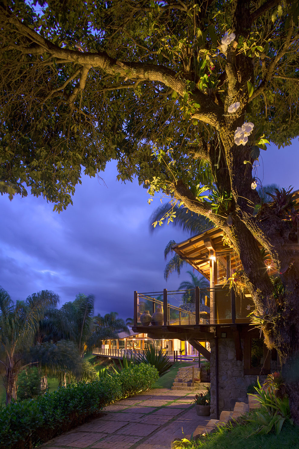 A Stunning Country Contemporary Home with Elegant Interior Atmosphere in São Sebastião by Ana Cristina Faria & Maria Flávia Melo (18)