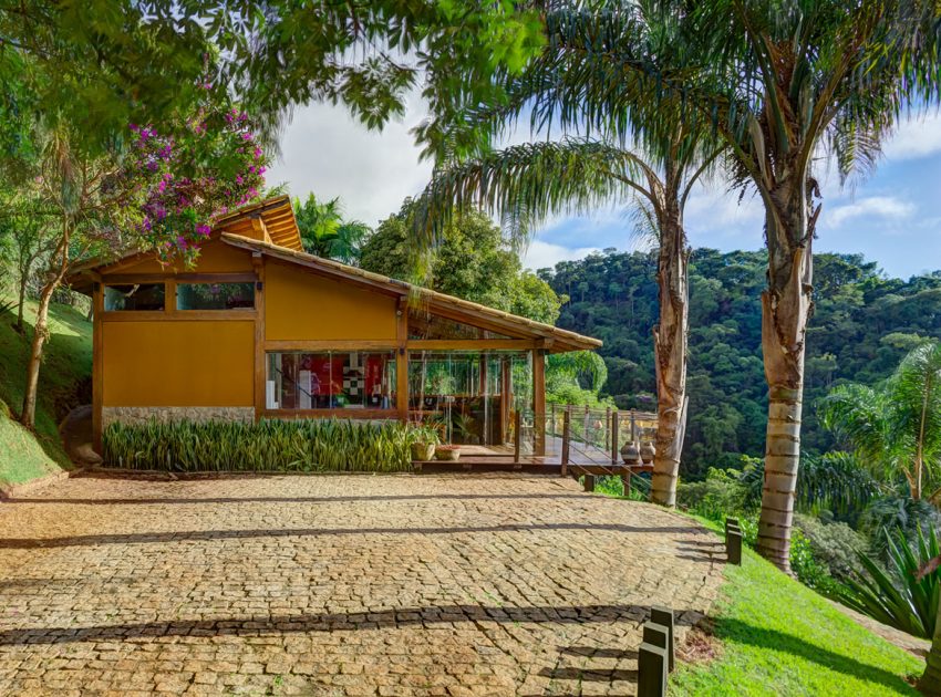 A Stunning Country Contemporary Home with Elegant Interior Atmosphere in São Sebastião by Ana Cristina Faria & Maria Flávia Melo (2)