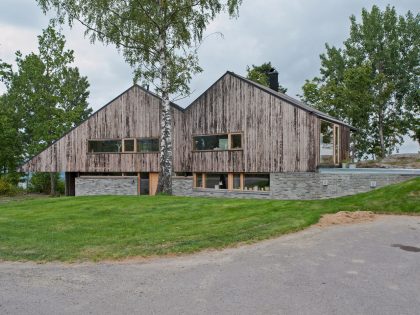 A Stunning Double-Gabled House Surrounded by Lush Natural Landscape in Holmestrand, Norway
