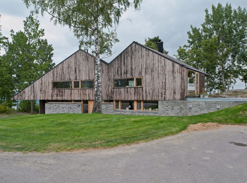 A Stunning Double-Gabled House Surrounded by Lush Natural Landscape in Holmestrand, Norway by Schjelderup Trondahl Architects AS (1)