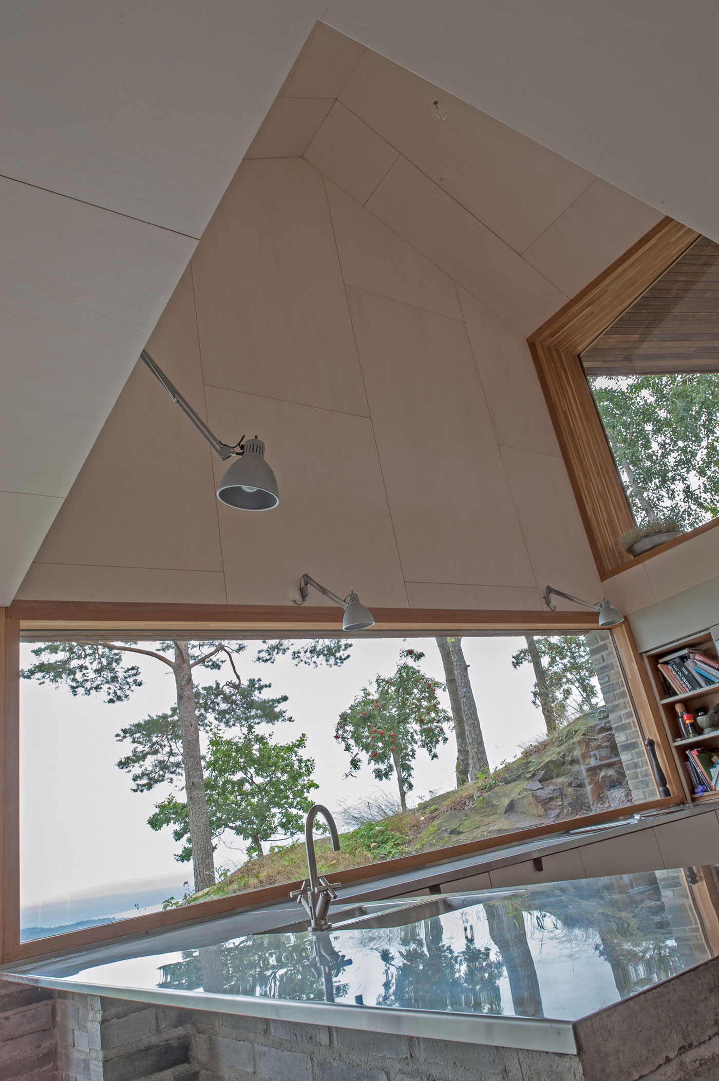 A Stunning Double-Gabled House Surrounded by Lush Natural Landscape in Holmestrand, Norway by Schjelderup Trondahl Architects AS (10)
