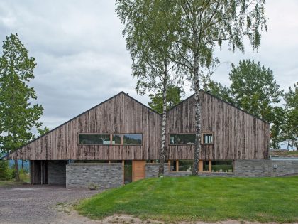 A Stunning Double-Gabled House Surrounded by Lush Natural Landscape in Holmestrand, Norway by Schjelderup Trondahl Architects AS (2)