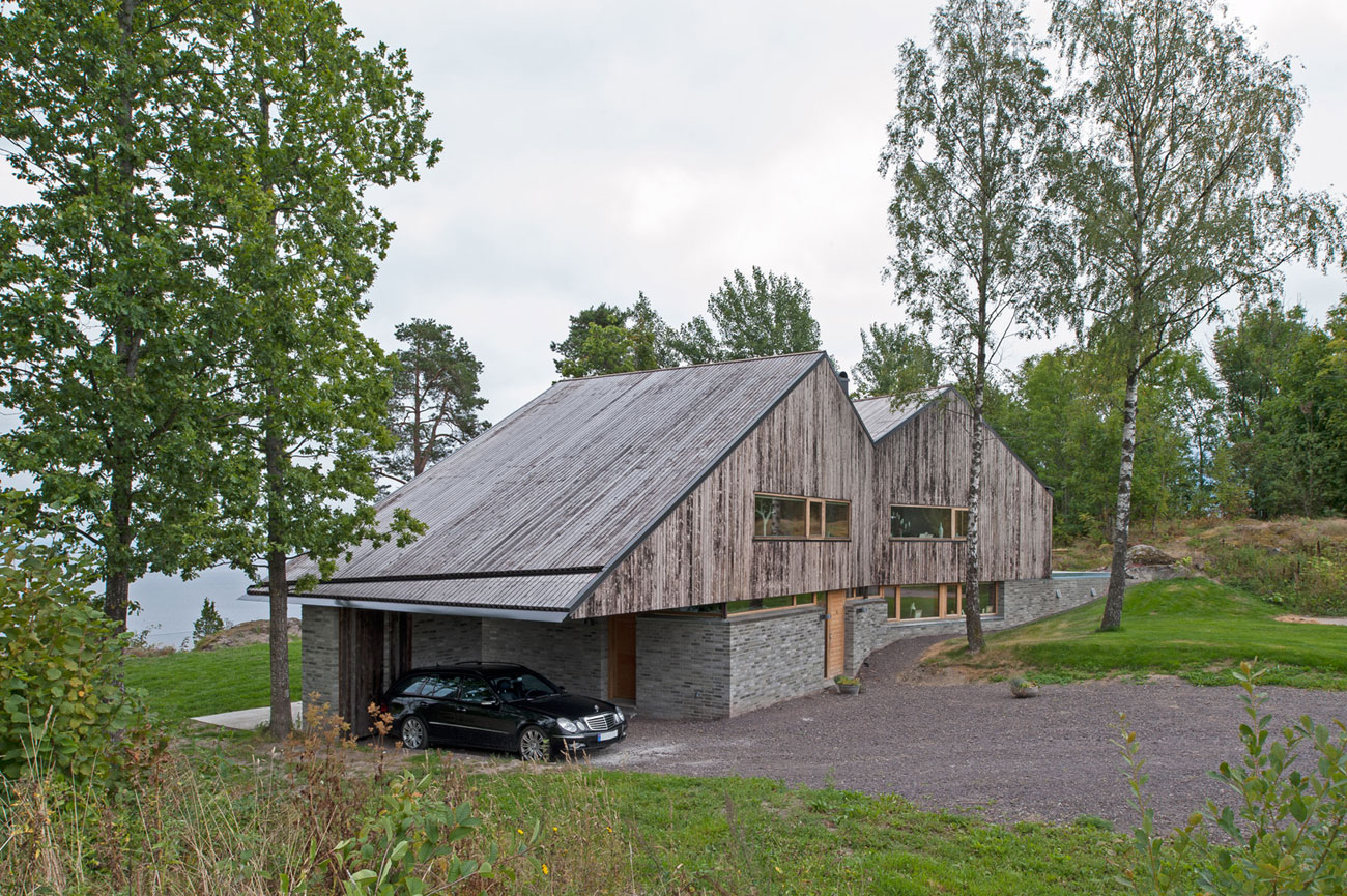 A Stunning Double-Gabled House Surrounded by Lush Natural Landscape in Holmestrand, Norway by Schjelderup Trondahl Architects AS (3)