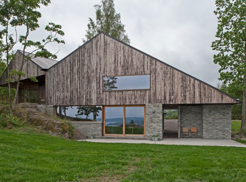 A Stunning Double-Gabled House Surrounded by Lush Natural Landscape in Holmestrand, Norway by Schjelderup Trondahl Architects AS (4)