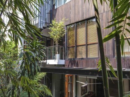 A Stunning House Surrounded by Lush Greenery and Courtyard Gardens in Singapore by Aamer Architects (13)