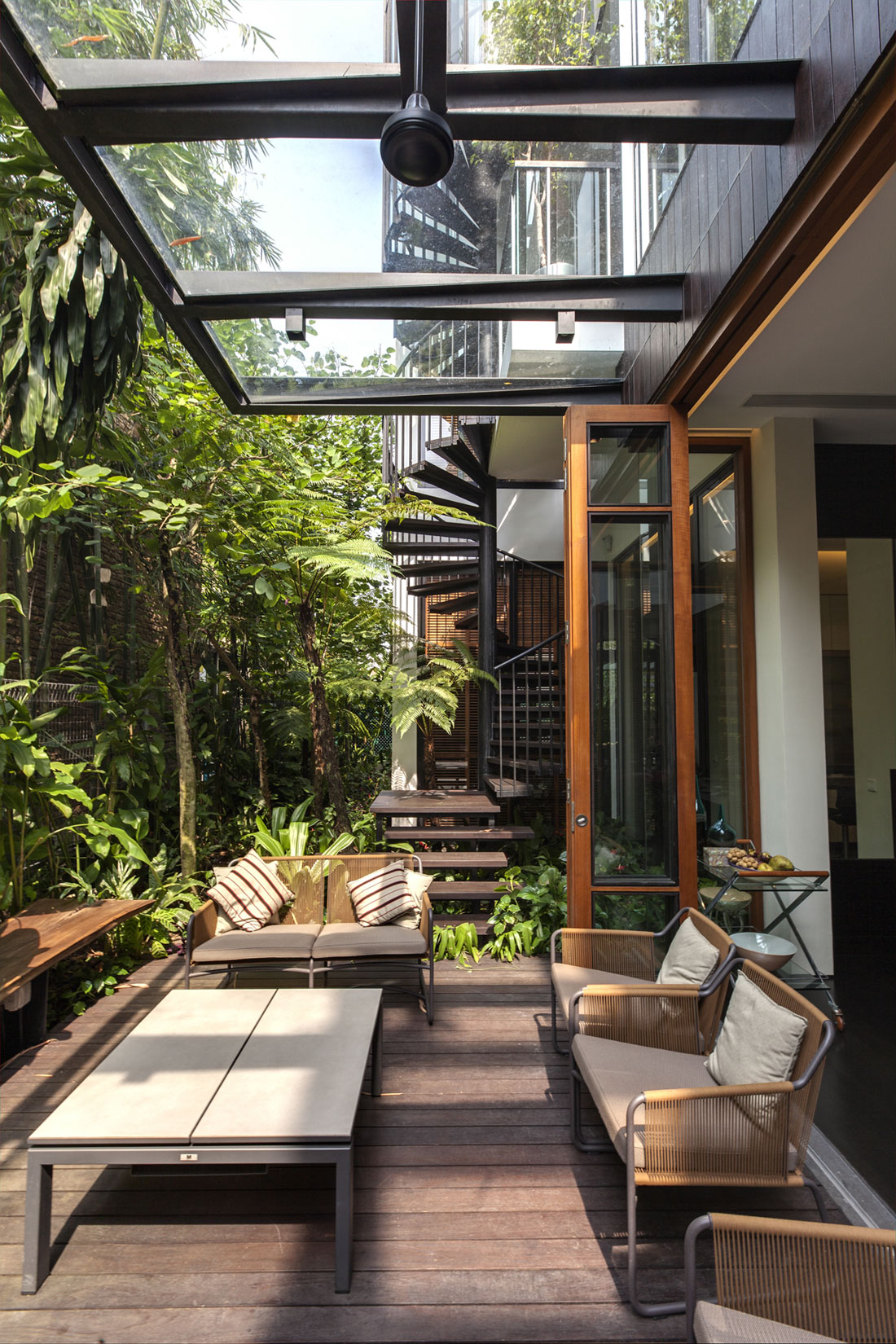 A Stunning House Surrounded by Lush Greenery and Courtyard Gardens in Singapore by Aamer Architects (15)