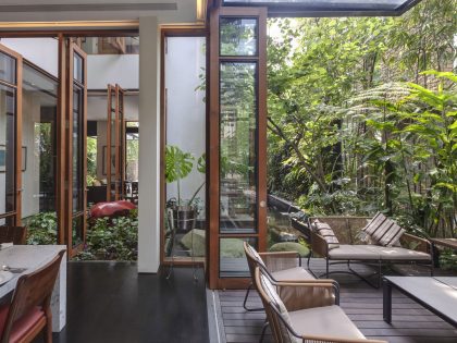 A Stunning House Surrounded by Lush Greenery and Courtyard Gardens in Singapore by Aamer Architects (16)