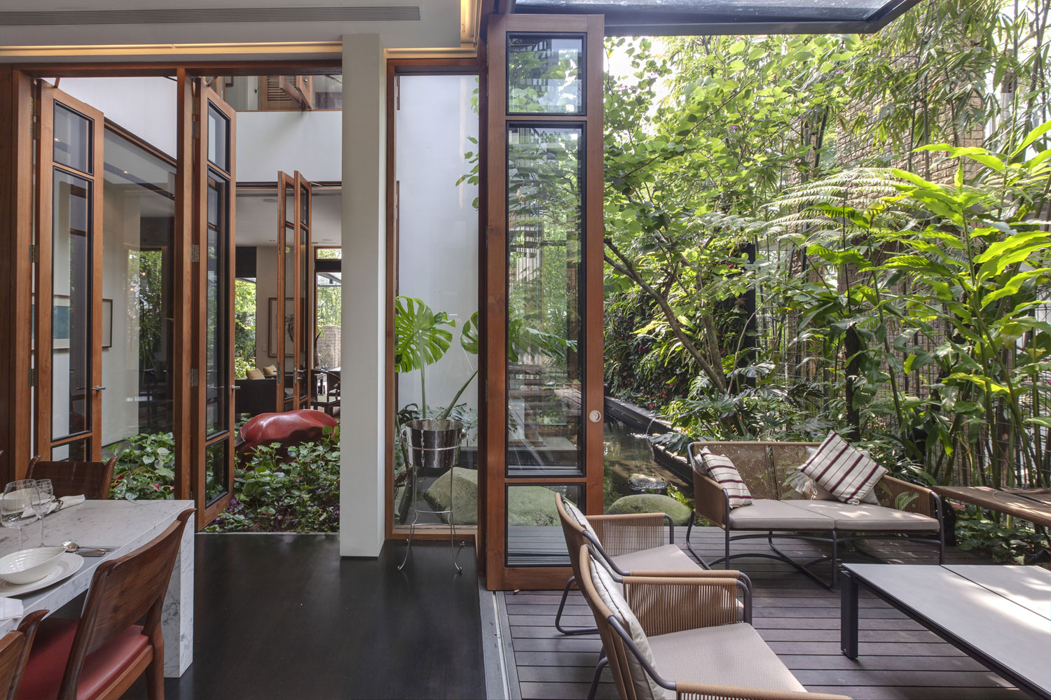 A Stunning House Surrounded by Lush Greenery and Courtyard Gardens in Singapore by Aamer Architects (16)