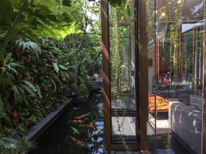 A Stunning House Surrounded by Lush Greenery and Courtyard Gardens in Singapore by Aamer Architects (17)