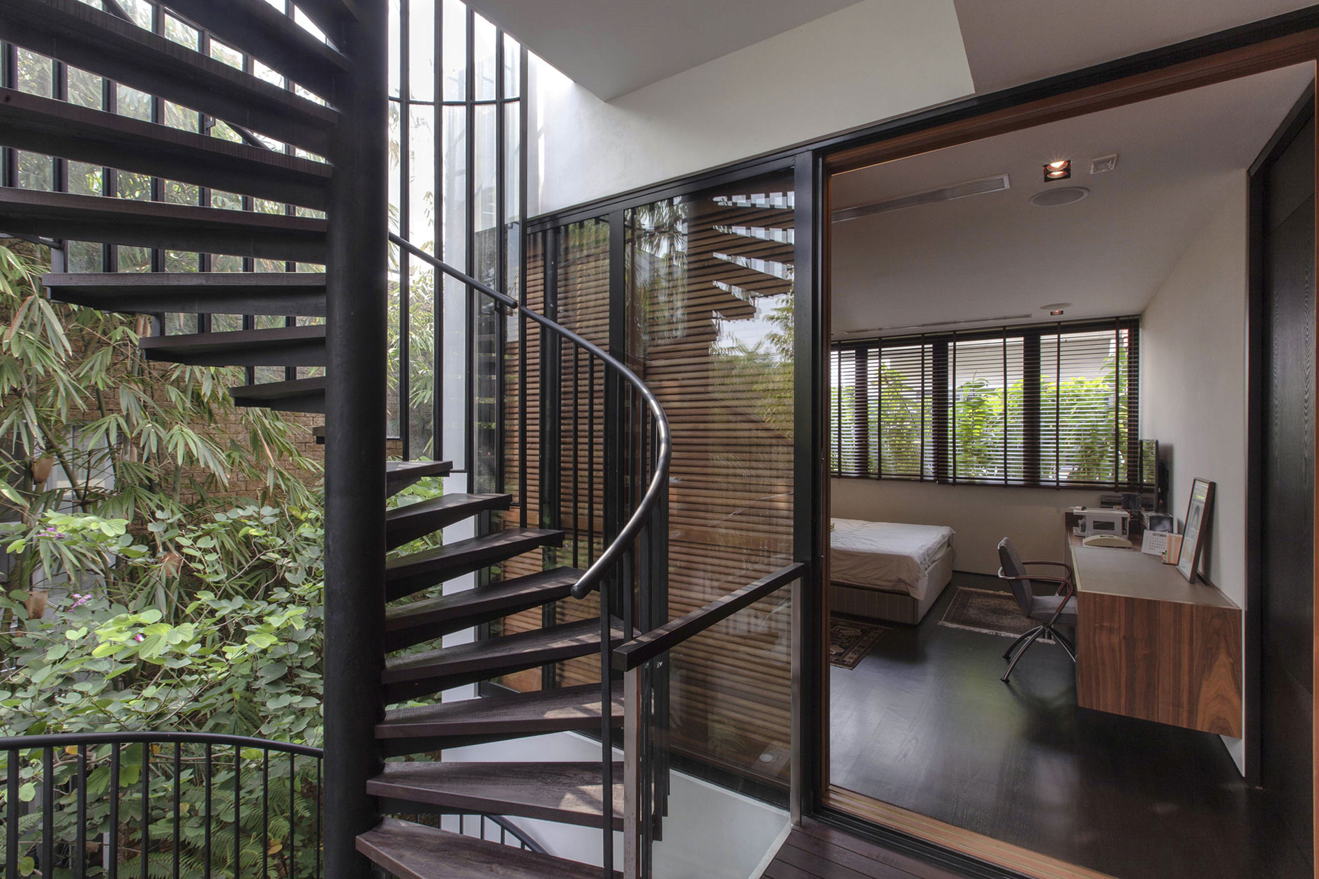A Stunning House Surrounded by Lush Greenery and Courtyard Gardens in Singapore by Aamer Architects (20)