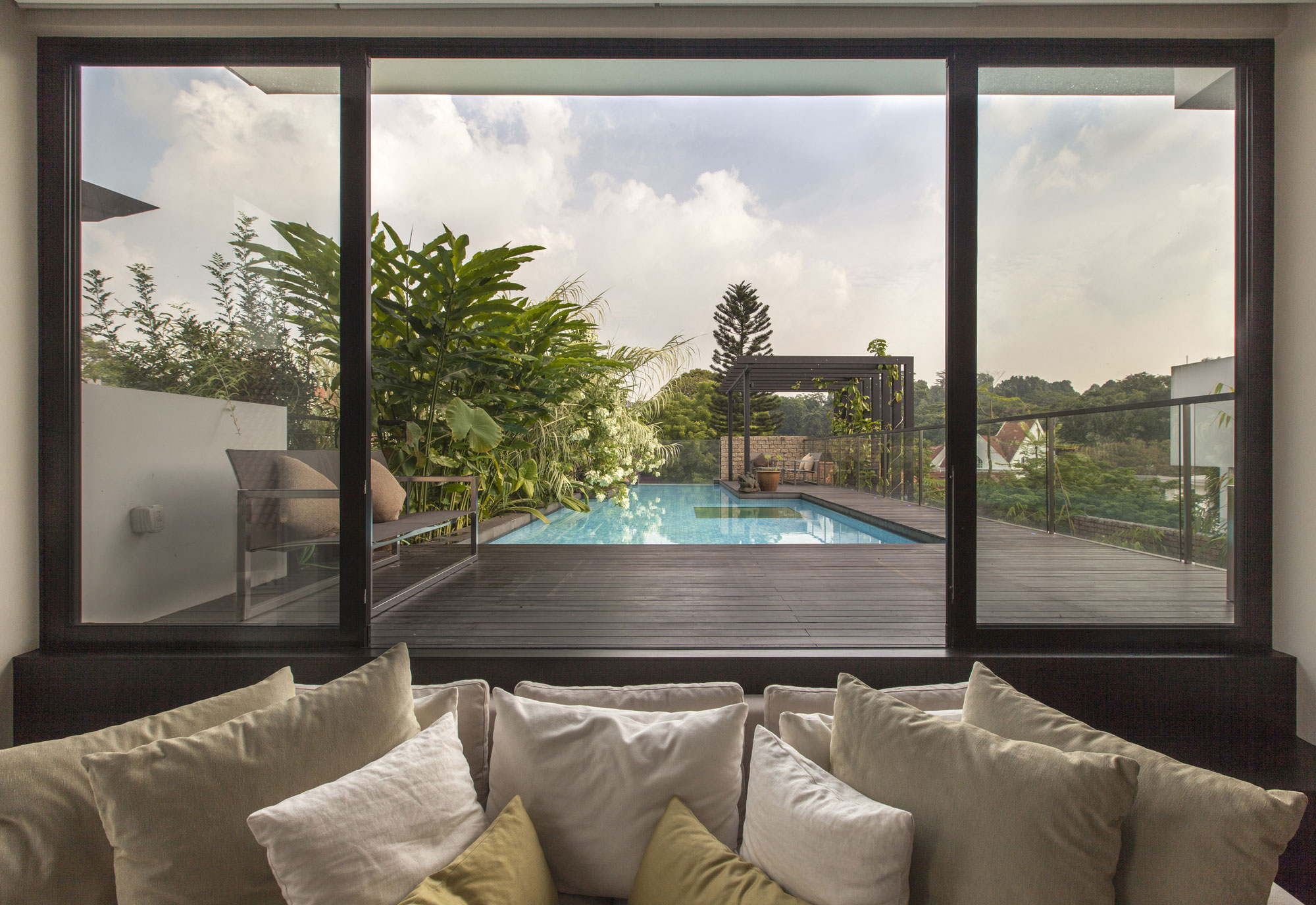 A Stunning House Surrounded by Lush Greenery and Courtyard Gardens in Singapore by Aamer Architects (23)