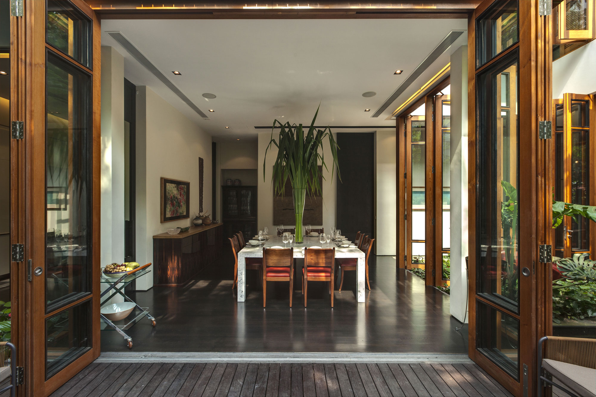 A Stunning House Surrounded by Lush Greenery and Courtyard Gardens in Singapore by Aamer Architects (25)