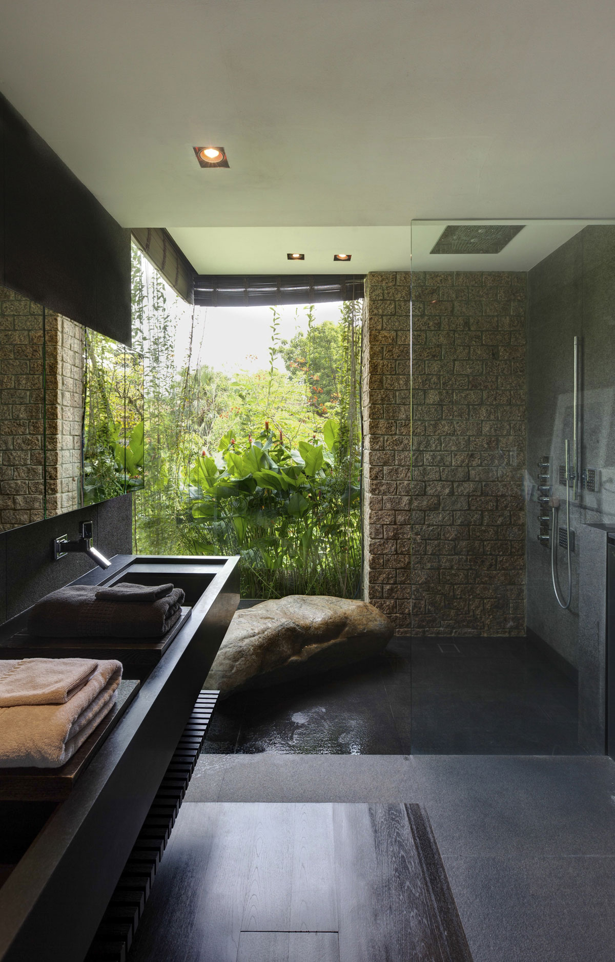 A Stunning House Surrounded by Lush Greenery and Courtyard Gardens in Singapore by Aamer Architects (29)