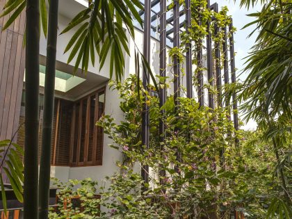 A Stunning House Surrounded by Lush Greenery and Courtyard Gardens in Singapore by Aamer Architects (3)