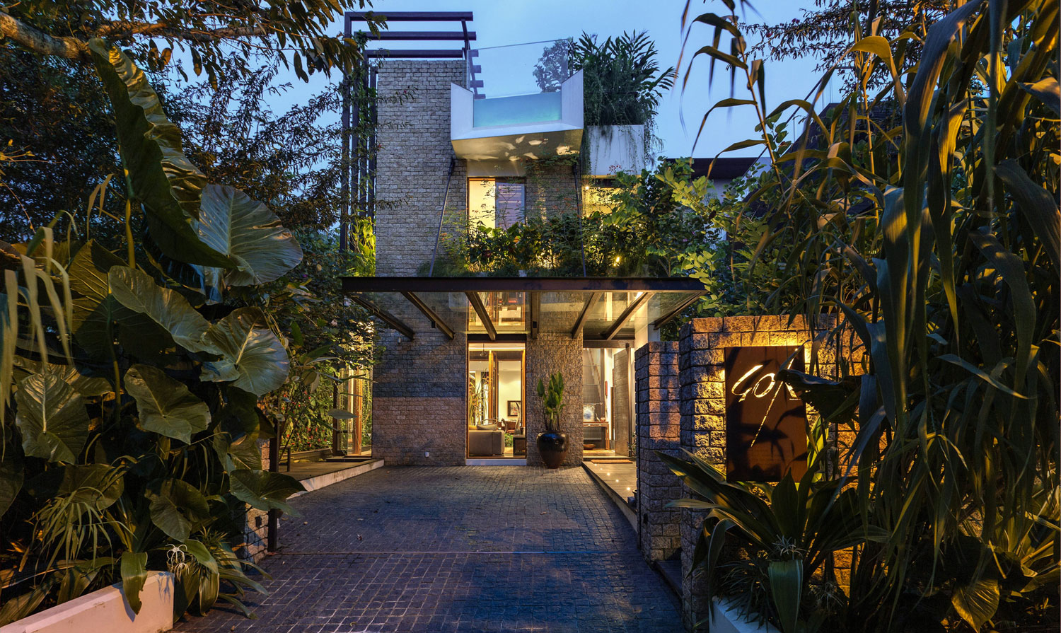 A Stunning House Surrounded by Lush Greenery and Courtyard Gardens in Singapore by Aamer Architects (32)