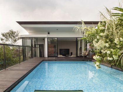 A Stunning House Surrounded by Lush Greenery and Courtyard Gardens in Singapore by Aamer Architects (7)