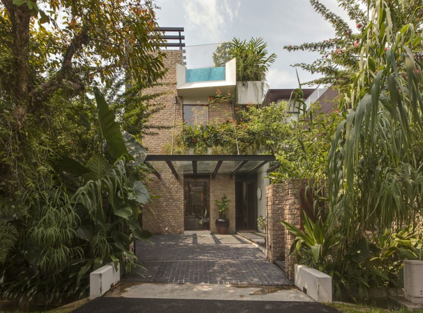 A Stunning House Surrounded by Lush Greenery and Courtyard Gardens in Singapore by Aamer Architects (9)