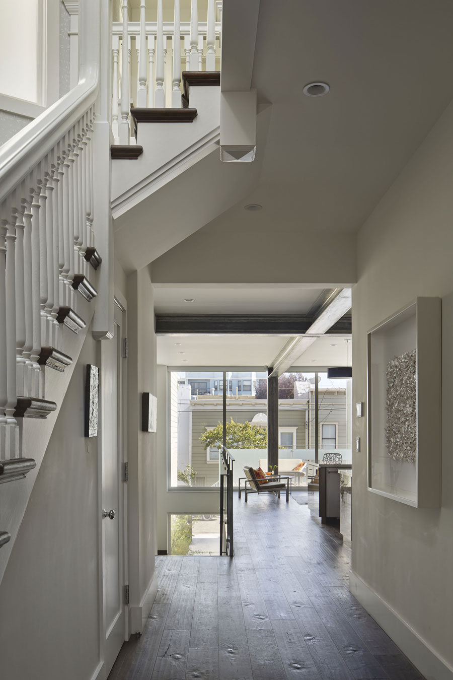 A Stunning House with Two Faces Made of Recycled Plastic and Massive Glass Walls in San Francisco by Kennerly Architecture & Planning (10)
