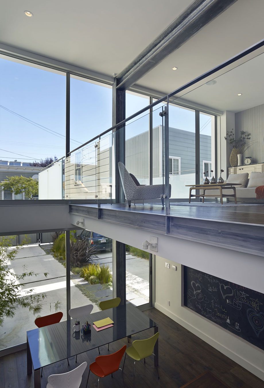 A Stunning House with Two Faces Made of Recycled Plastic and Massive Glass Walls in San Francisco by Kennerly Architecture & Planning (11)