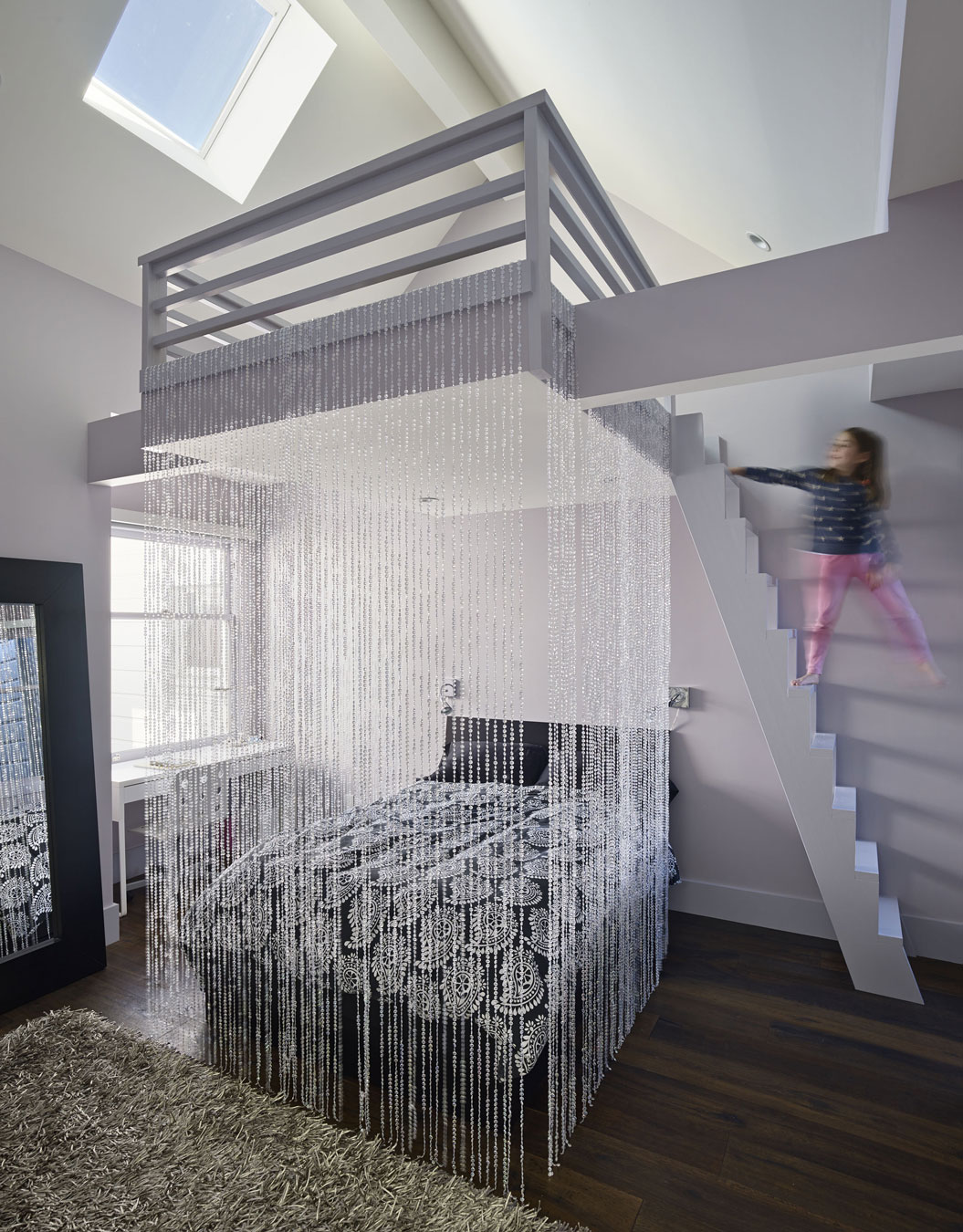 A Stunning House with Two Faces Made of Recycled Plastic and Massive Glass Walls in San Francisco by Kennerly Architecture & Planning (13)