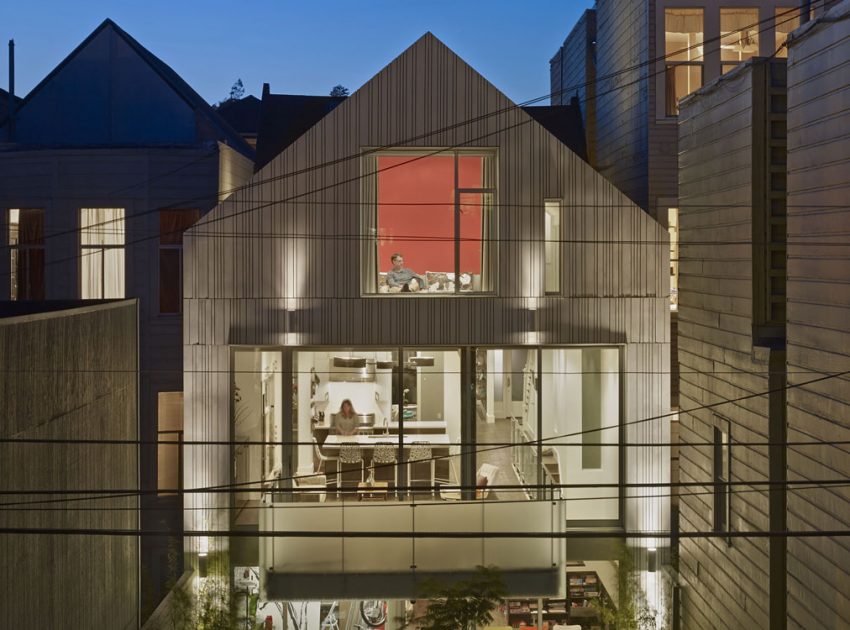 A Stunning House with Two Faces Made of Recycled Plastic and Massive Glass Walls in San Francisco by Kennerly Architecture & Planning (14)