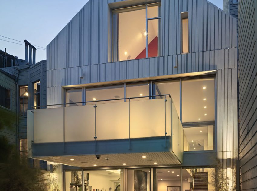 A Stunning House with Two Faces Made of Recycled Plastic and Massive Glass Walls in San Francisco by Kennerly Architecture & Planning (15)