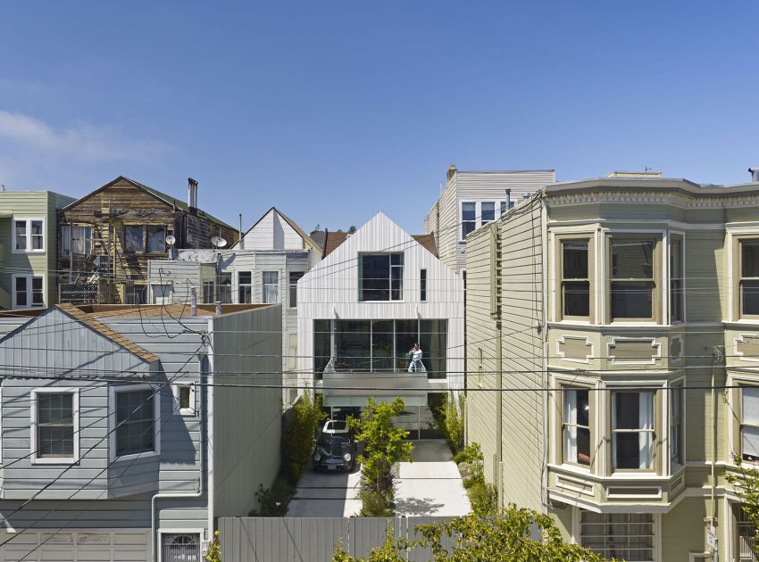 A Stunning House with Two Faces Made of Recycled Plastic and Massive Glass Walls in San Francisco by Kennerly Architecture & Planning (4)