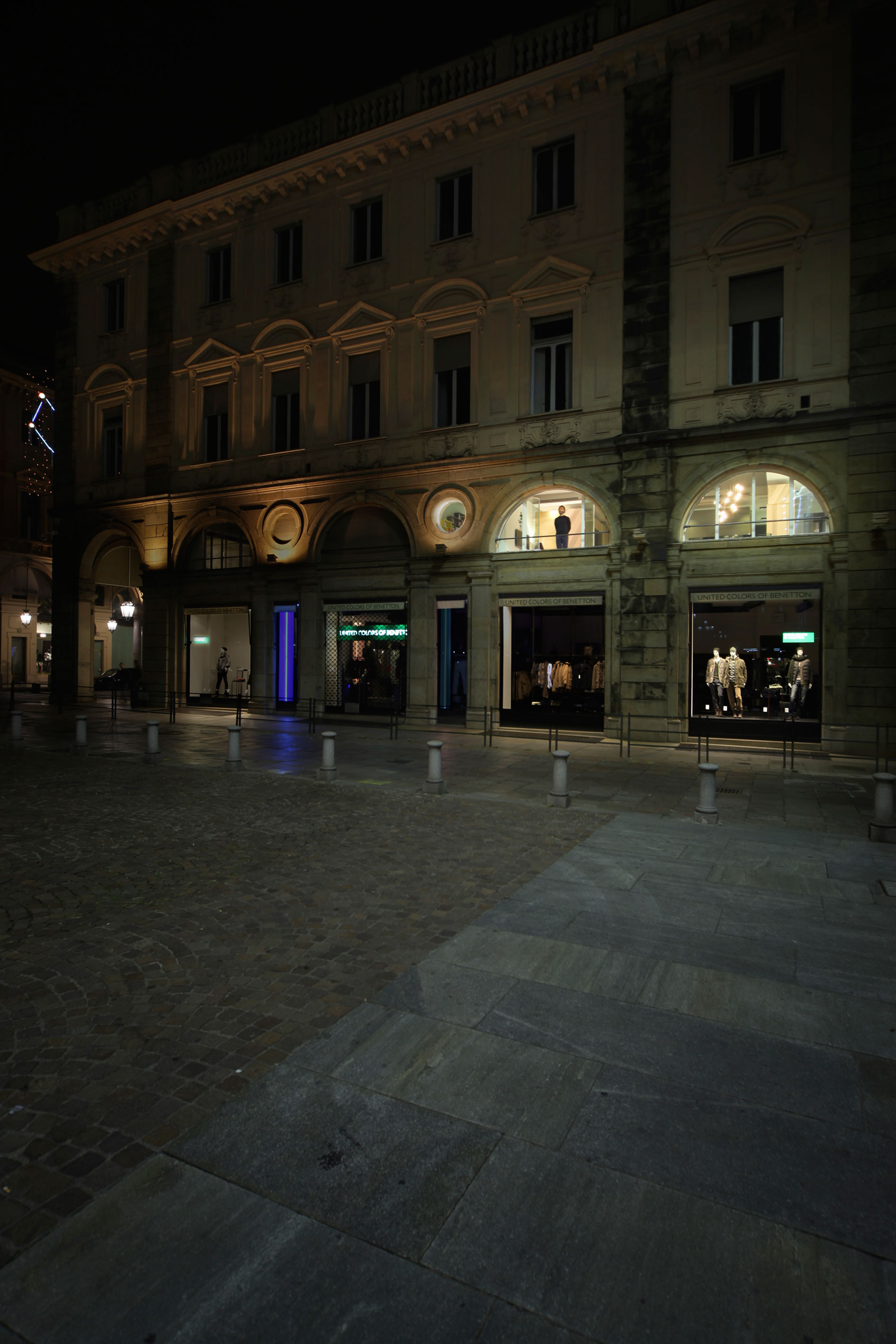 A Stunning Mezzanine Apartment with Unconventional and Spectacular Views in Turin, Italy by UdA (30)