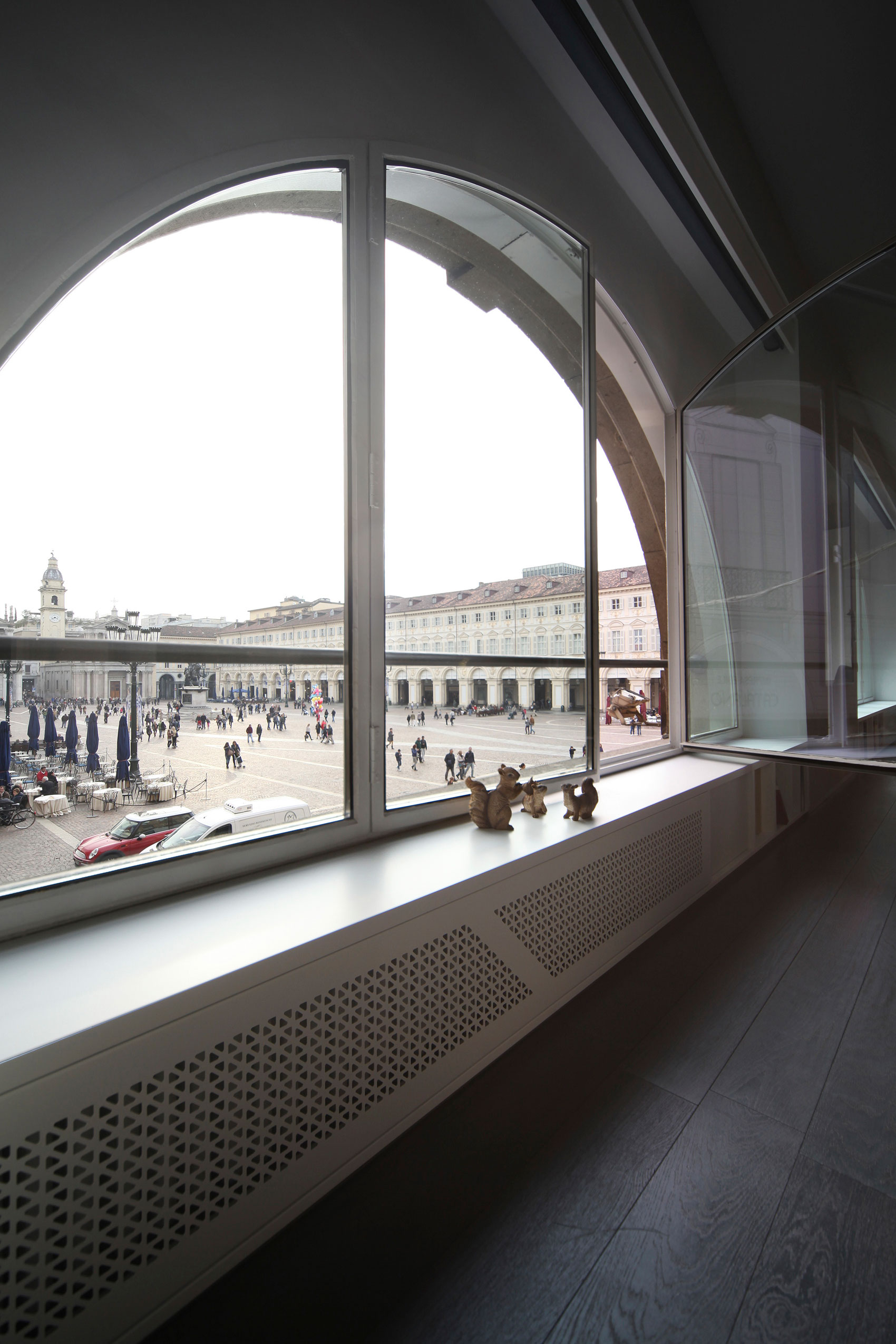 A Stunning Mezzanine Apartment with Unconventional and Spectacular Views in Turin, Italy by UdA (4)