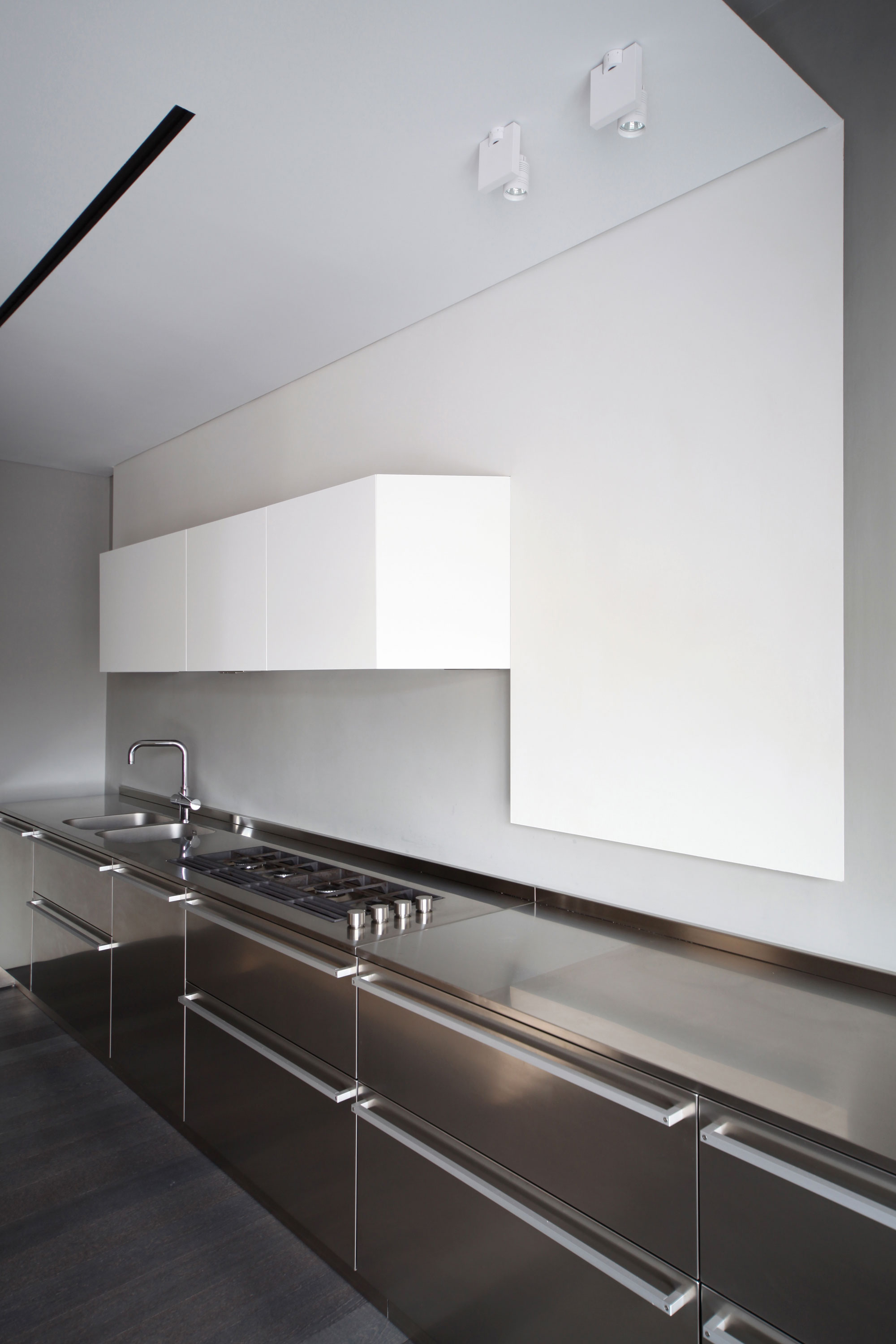 A Stunning Mezzanine Apartment with Unconventional and Spectacular Views in Turin, Italy by UdA (8)