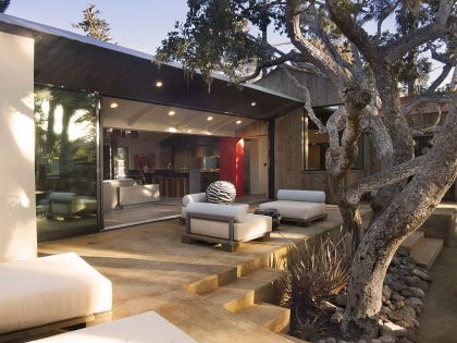 A Stunning Mid-Century Home with Beautiful and Contemporary Indoor-Outdoor in Pebble Beach by Conrad Design Group (12)