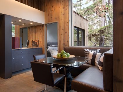 A Stunning Mid-Century Home with Beautiful and Contemporary Indoor-Outdoor in Pebble Beach by Conrad Design Group (20)