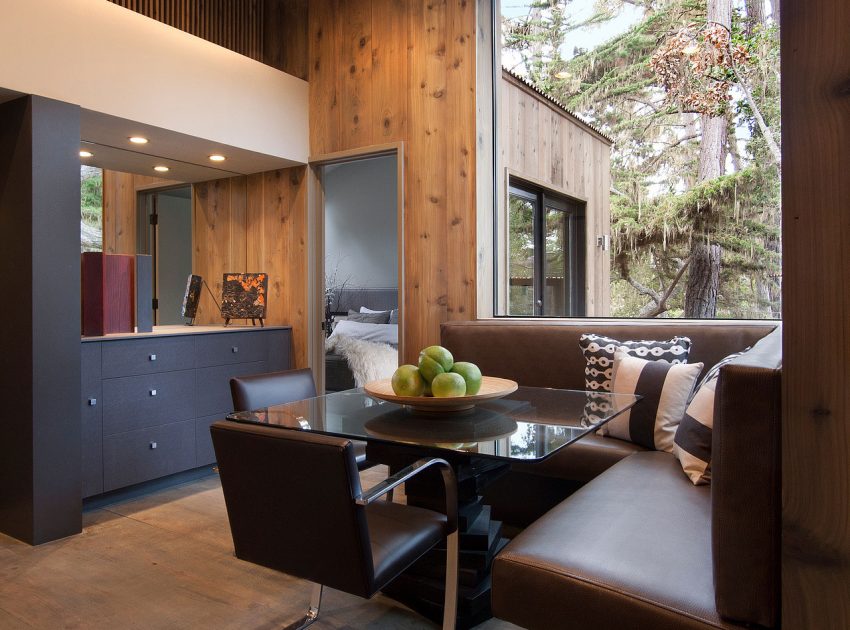 A Stunning Mid-Century Home with Beautiful and Contemporary Indoor-Outdoor in Pebble Beach by Conrad Design Group (20)
