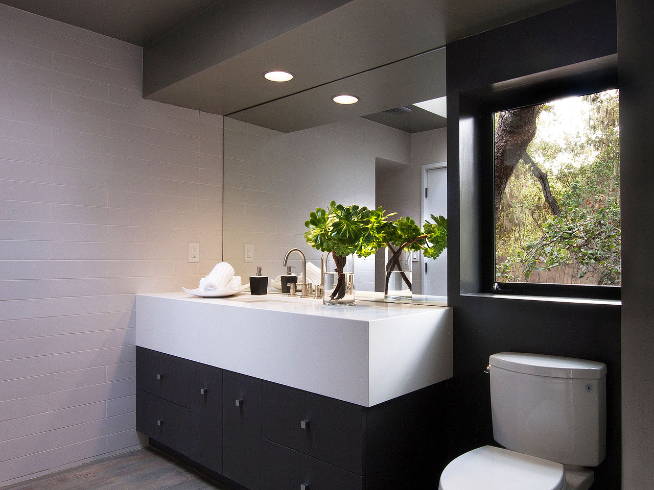 A Stunning Mid-Century Home with Beautiful and Contemporary Indoor-Outdoor in Pebble Beach by Conrad Design Group (26)