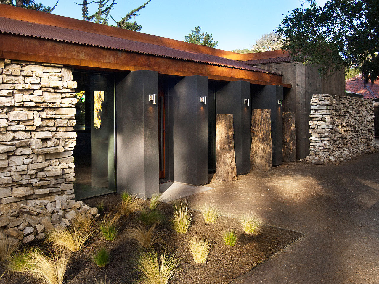 A Stunning Mid-Century Home with Beautiful and Contemporary Indoor-Outdoor in Pebble Beach by Conrad Design Group (6)